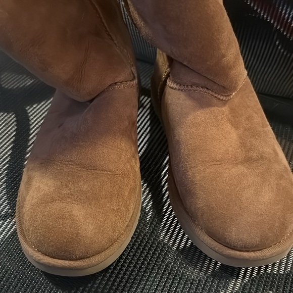 UGG Boot - Picture 4 of 8